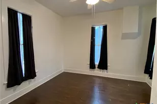 403 E Elm St, Seguin, TX 78155 - Photo 9