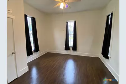 403 E Elm Street, Seguin, TX 78155 - Photo 11