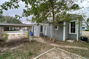 403 E Elm St, Seguin, TX 78155 - Photo 13