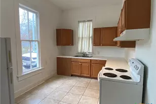 403 E Elm St, Seguin, TX 78155 - Photo 5