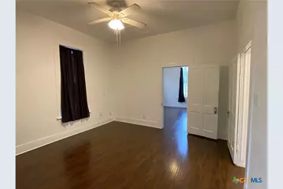 403 E Elm Street, Seguin, TX 78155 - Photo 7