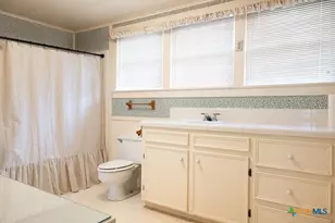 509 Hanover St, Edna, TX 77957 - Photo 35