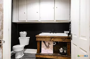 509 Hanover St, Edna, TX 77957 - Photo 23