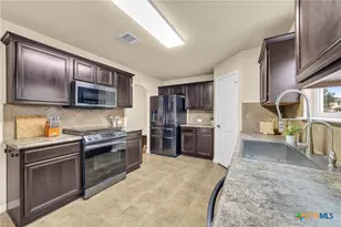 945 Lauren St, New Braunfels, TX 78130 - Photo 9