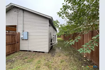 207 S George Street, Victoria, TX 77901 - Photo 23