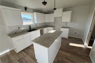 2558 Cowgirl Trl, Belton, TX 76513 - Photo 5