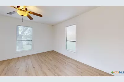 710 W Avenue D, Belton, TX 76513 - Photo 9