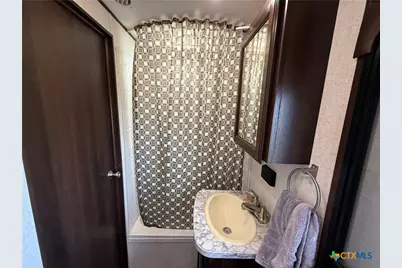 1012 W Broadway Avenue, Seadrift, TX 77983 - Photo 23