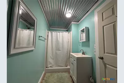 1012 W Broadway Avenue, Seadrift, TX 77983 - Photo 13