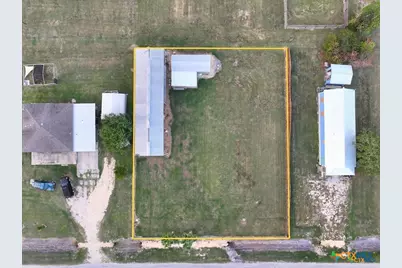 1012 W Broadway Avenue, Seadrift, TX 77983 - Photo 3