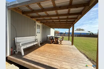 1012 W Broadway Avenue, Seadrift, TX 77983 - Photo 9