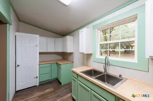 4623 Co Rd 444, Waelder, TX 78959 - Photo 11