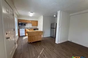 527 W San Antonio St, San Marcos, TX 78666 - Photo 3