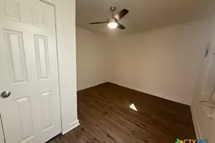 527 W San Antonio St, San Marcos, TX 78666 - Photo 9