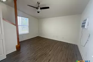 527 W San Antonio St, San Marcos, TX 78666 - Photo 13