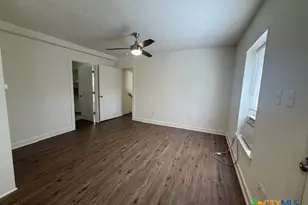 527 W San Antonio St, San Marcos, TX 78666 - Photo 5