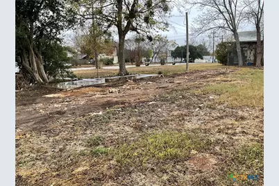 310 Stockdale Street, Cuero, TX 77954 - Photo 15