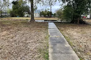 310 Stockdale St, Cuero, TX 77954 - Photo 1