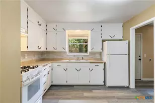 907 Apple St, Fredericksburg, TX 78624 - Photo 11