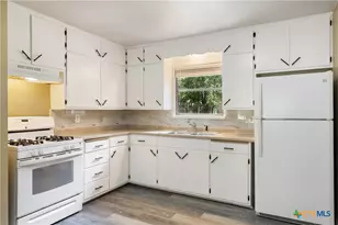 907 Apple St, Fredericksburg, TX 78624 - Photo 7