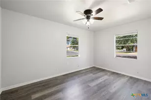 907 Apple St, Fredericksburg, TX 78624 - Photo 17