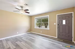 907 Apple St, Fredericksburg, TX 78624 - Photo 5