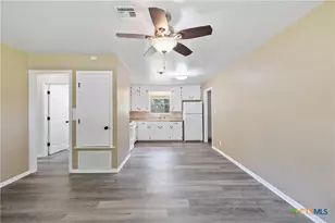 907 Apple St, Fredericksburg, TX 78624 - Photo 13