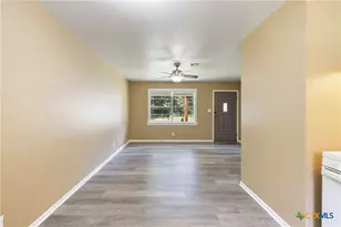 907 Apple St, Fredericksburg, TX 78624 - Photo 9