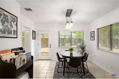 305 E Tanglewood Drive, New Braunfels, TX 78130 - Photo 13