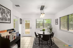 305 E Tanglewood Dr, New Braunfels, TX 78130 - Photo 13