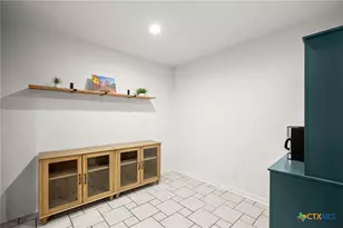 305 E Tanglewood Dr, New Braunfels, TX 78130 - Photo 11