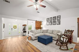 305 E Tanglewood Dr, New Braunfels, TX 78130 - Photo 7