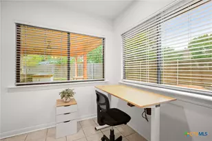 305 E Tanglewood Dr, New Braunfels, TX 78130 - Photo 15