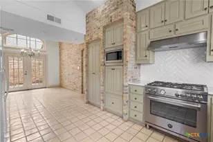 6009 Country Club Dr, Victoria, TX 77904 - Photo 11