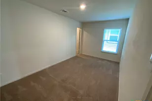 208 Allington Cir, Jarrell, TX 76537 - Photo 5