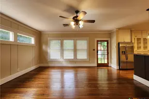 709 W Coll St, New Braunfels, TX 78130 - Photo 5