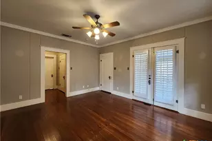 709 W Coll St, New Braunfels, TX 78130 - Photo 25