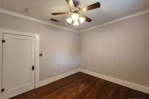 709 W Coll St, New Braunfels, TX 78130 - Photo 31