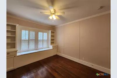 709 W Coll Street, New Braunfels, TX 78130 - Photo 33