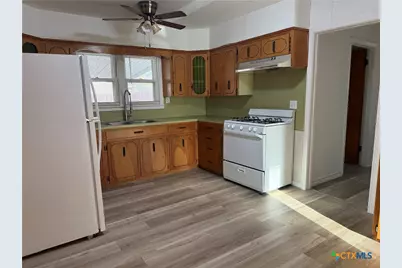 1321 N Avenue I Avenue, Shiner, TX 77984 - Photo 9