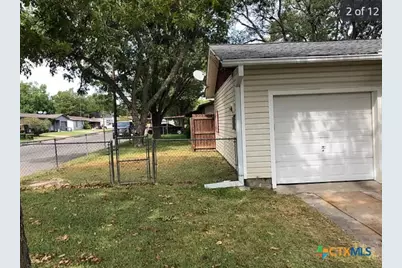 1321 N Avenue I Avenue, Shiner, TX 77984 - Photo 3