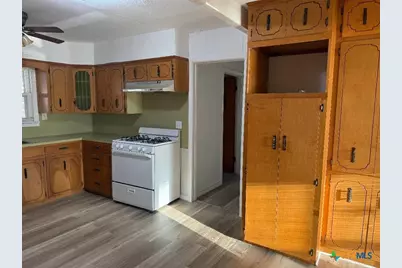 1321 N Avenue I Avenue, Shiner, TX 77984 - Photo 11