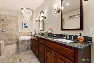 372 Shady Hollow, New Braunfels, TX 78132 - Photo 17