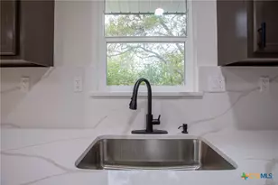 3701 Redwood Dr, Victoria, TX 77901 - Photo 11