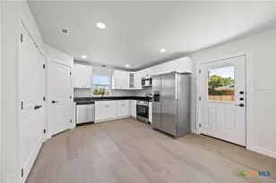 602 S 18th St, Temple, TX 76501 - Photo 5