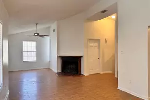 899 Hillyer St, San Marcos, TX 78666 - Photo 3