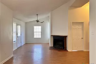 899 Hillyer St, San Marcos, TX 78666 - Photo 11