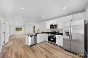 323 S Burnet St, Belton, TX 76513 - Photo 9