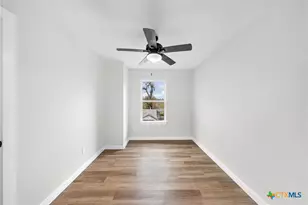 323 S Burnet St, Belton, TX 76513 - Photo 15