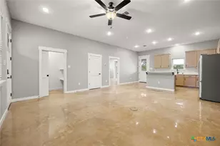 526 Eastview Dr, Canyon Lake, TX 78133 - Photo 5